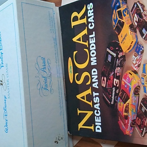 π₯ Disney WHITE BOX Trivial Pursuit EXCELLENT CONDITION Board GAME π - Picture 13 of 16